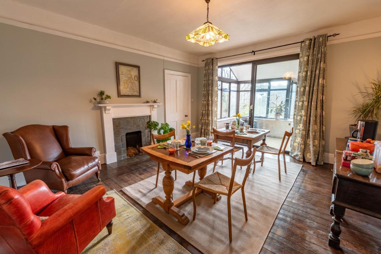 Nutsford House Bed & Breakfast ดัลเวอร์ตัน ภายนอก รูปภาพ