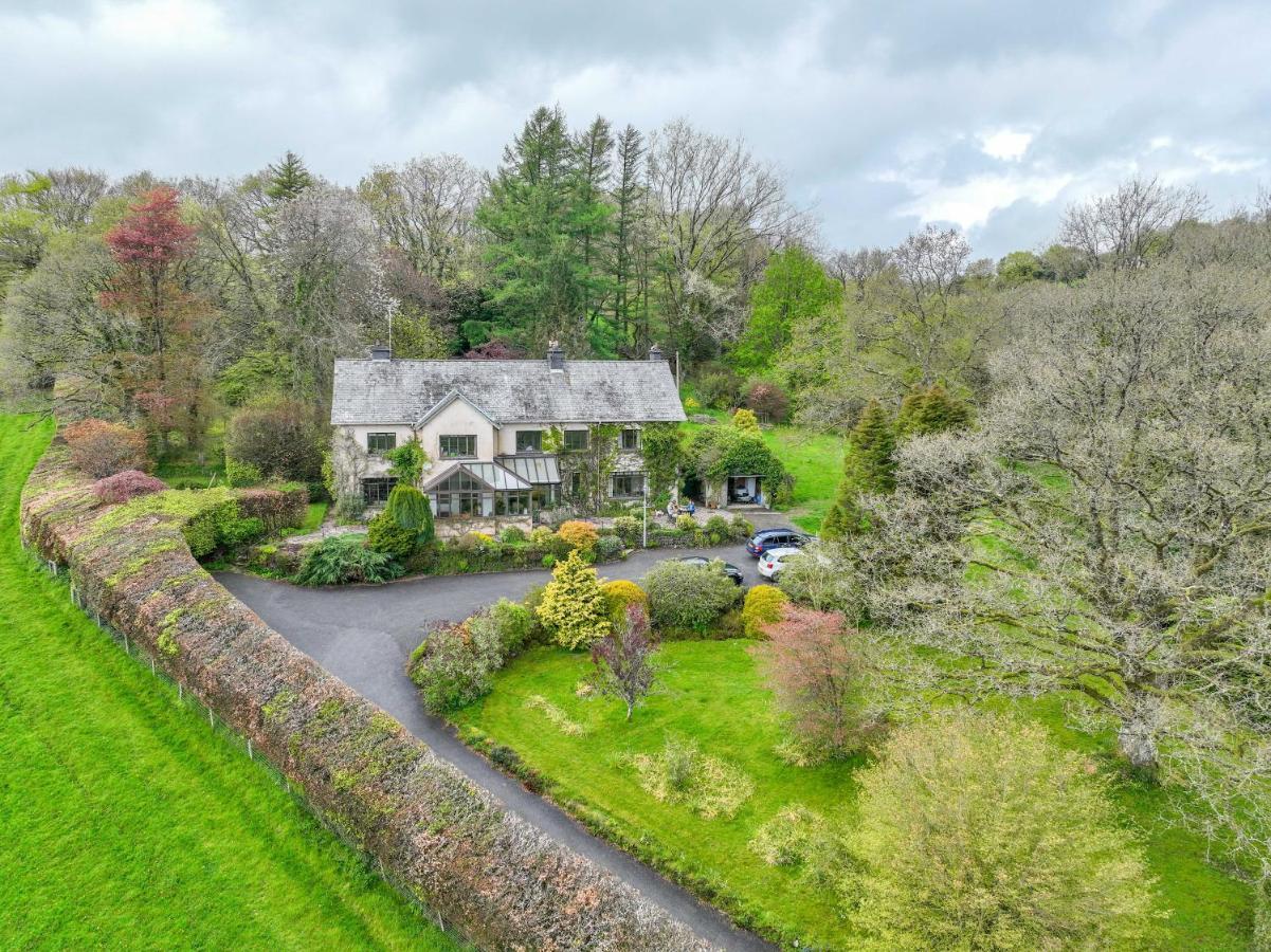 Nutsford House Bed & Breakfast ดัลเวอร์ตัน ภายนอก รูปภาพ